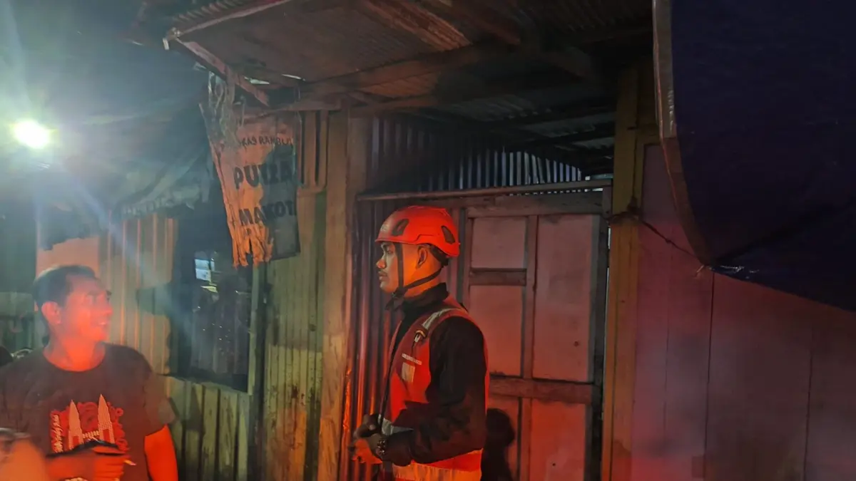TERBAKAR: Lokasi seorang suami yang nekat ingin akhiri hidup dengan membakar diri, namun gagal.