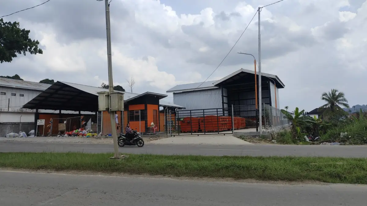 TUNGGU GILIRAN: Salah satu insinerator di Jalan Nusyirwan Ismail yang siap beroperasi namun menjalani ujicoba persiapan. (KALTIM POST)
