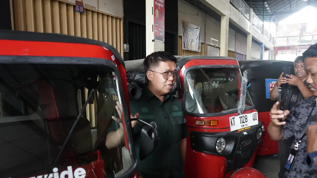 UNIK: Kendaraan bajaj online Maxride terlihat di lokasi operasional di Tenggarong, Kutai Kartanegara, saat uji coba layanan sebelum izin operasional daerah dinyatakan lengkap. IST/KP