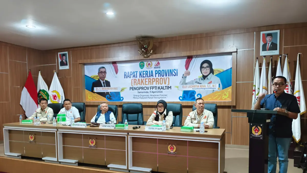 Ketua KONI Kaltim Rusdiansyah Aras membuka Rakerprov FPTI Kaltim 2026 di Samarinda, Sabtu (11/4/2026), sekaligus menegaskan kesiapan menuju Porprov Paser dan BK PON 2027. (HUMAS KONI KALTIM)