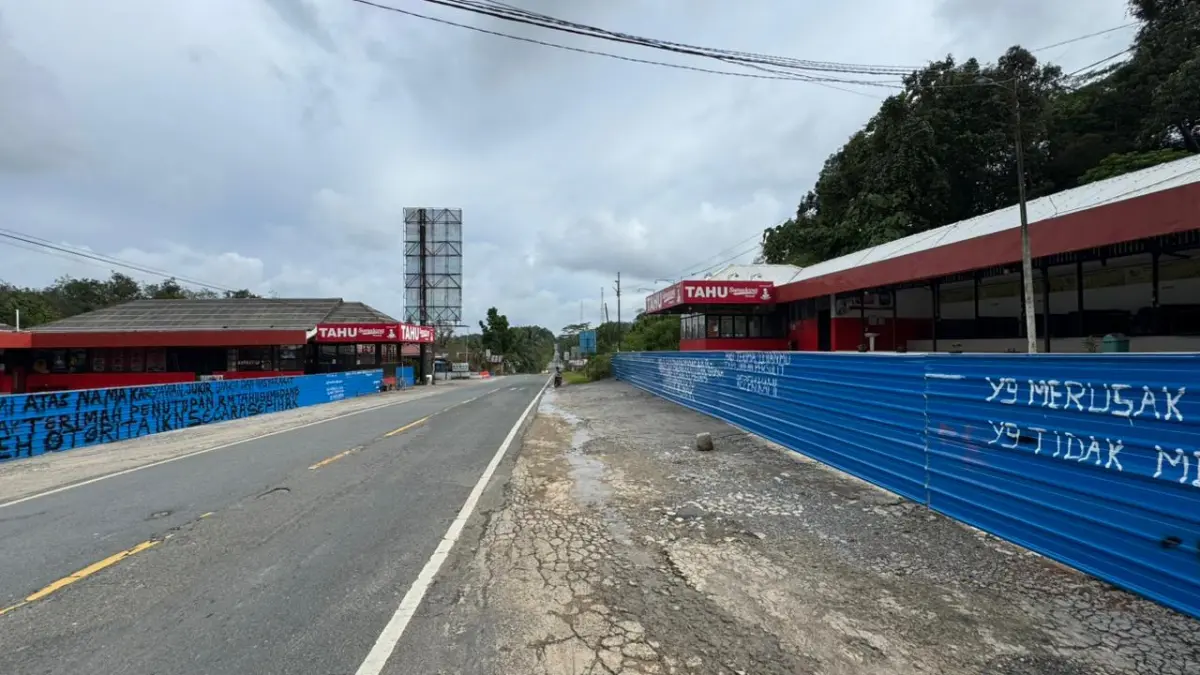RM Tahu Sumedang di Kilometer 50, Kutai Kartanegara. (FOTO FUAD MUHAMMAD/KP)