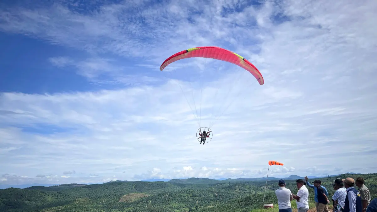 Lomba Paralayang tingkat nasional akan digelar di Bukit Sultan pada Juni mendatang. (Najib/KP)