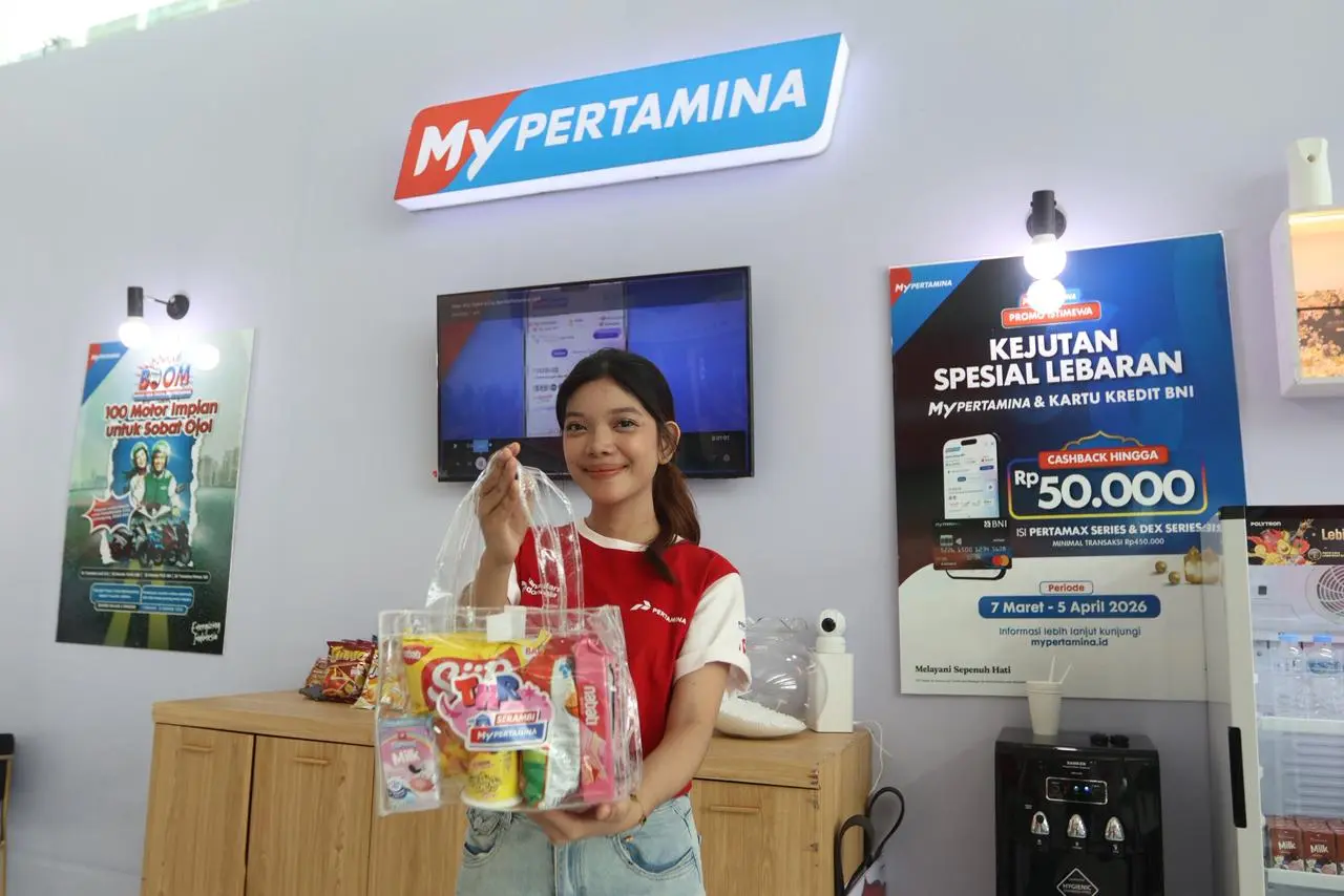 Pengunjung dapat menikmati makanan dan minuman yang disediakan dan juga dapat menukarkan poin aplikasi MyPertamina.