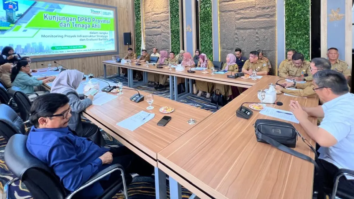 BERKUNJUNG: Banggar DPRD Kaltim berkunjung ke Kabupaten Paser membahas progres bantuan keuangan (Bankeu) Kaltim ke Paser 2026, Selasa (14/4/2026). (Najib/KP)