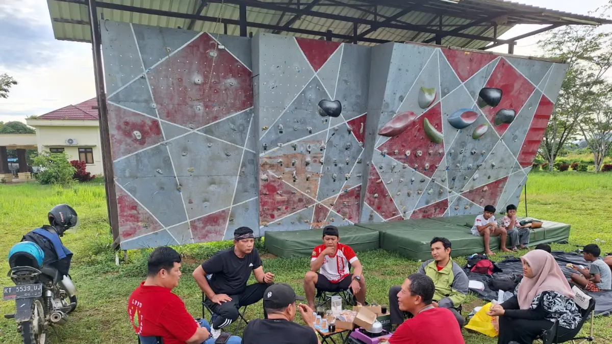 Pengkab FPTI Kutai Barat menegaskan pentingnya pembangunan venue panjat tebing yang representatif untuk mendukung pembinaan dan peningkatan prestasi atlet di daerah.