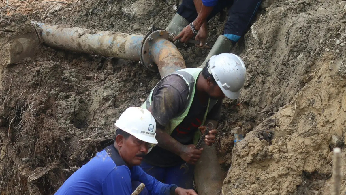 PERBAIKI PIPA: Upaya optimalisasi kapasitas produksi air bersih terus dilakukan PTMB melalui perbaikan pipa jaringan yang sudah berjalan sejak 2024.
