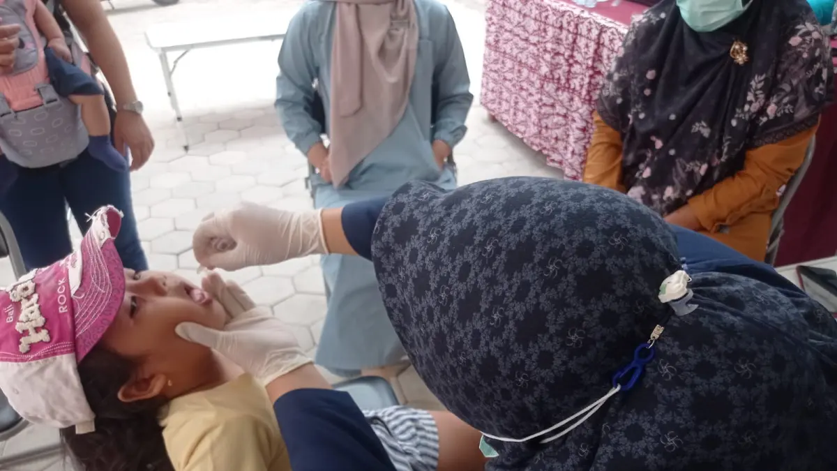 VAKSINASI: 169 kasus suspek campak di Kota Bontang disebabkan sebagian besar karena belum mendapatkan imunisasi lengkap. FOTO: ADIEL KUNDHARA/KP