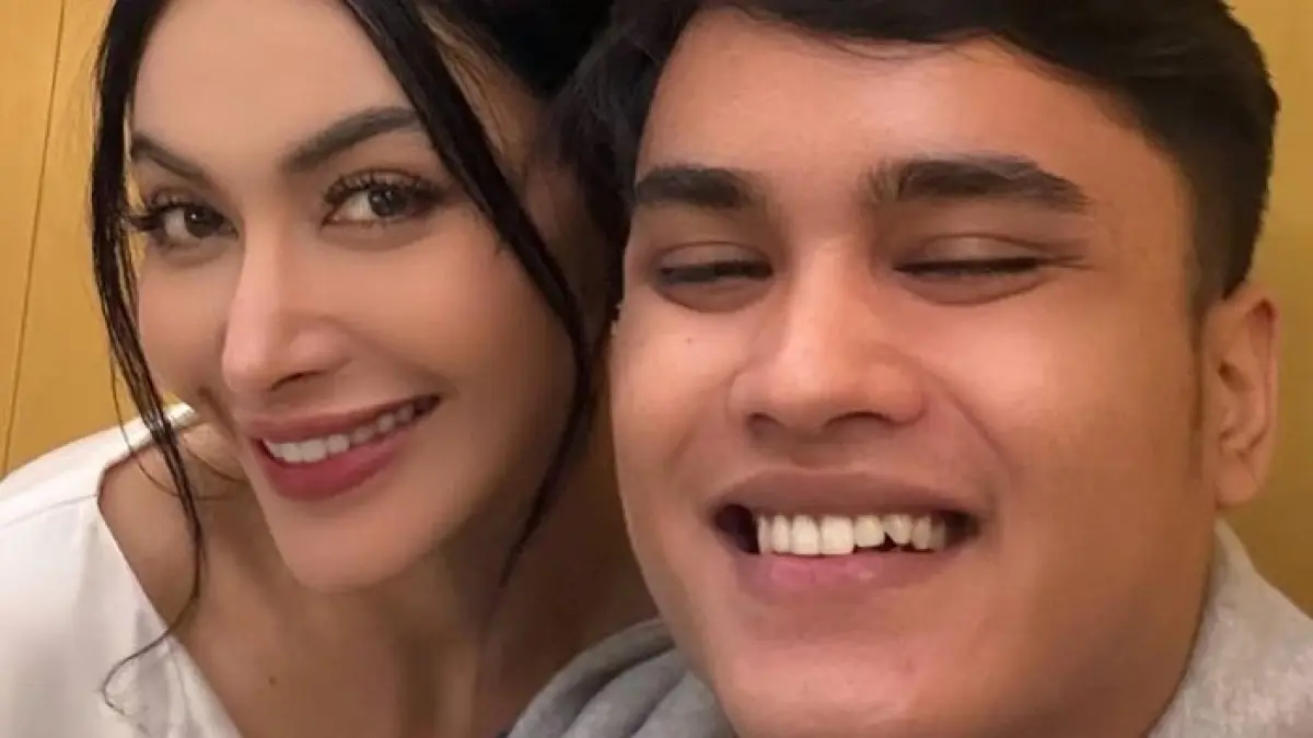 Denada dan putra sulungnya, Ressa Rizky Rossano.