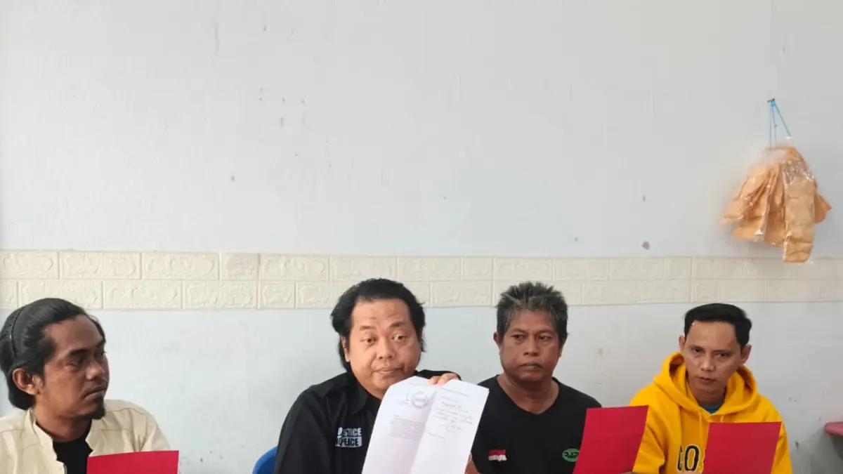 Forum Pemuda Kutai Timur memberi kartu merah kepada Satpol PP Kutim atas lambannya penertiban THM tanpa izin, Selasa (14/4). (Jufriadi/KP)

&nbsp;

&nbsp;