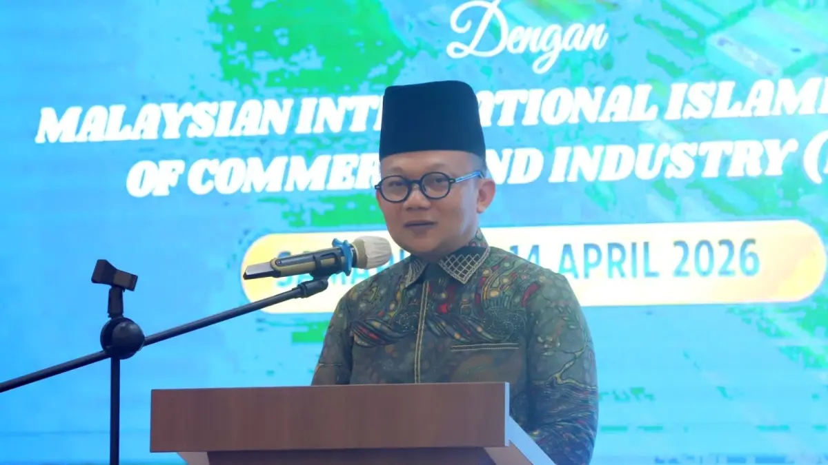 GO INTERNATIONAL: Presiden MIICCI, Tuan Haji Muhammad Fahmi, saat memaparkan peluang pasar halal global di hadapan pelaku UMKM Kaltim. (PEMPROV KALTIM)