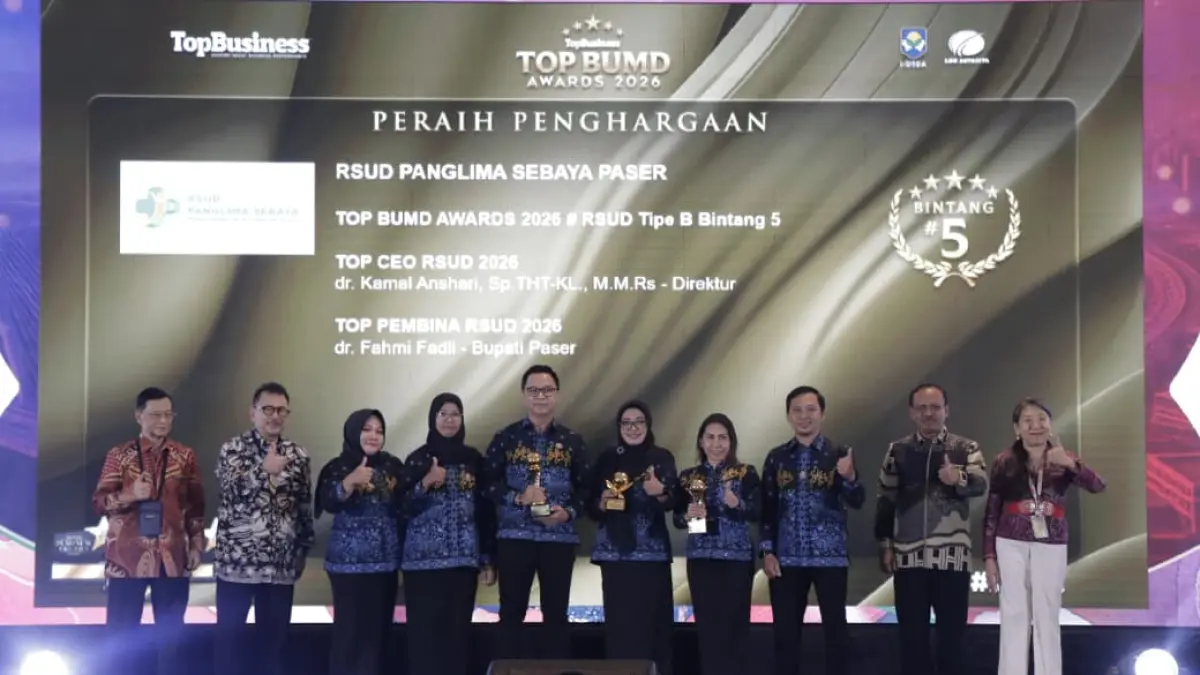 Manajemen RSUD Panglima Sebaya (RSPS) Kabupaten Paser saat menerima penghargaan di Jakarta, Senin (13/4/2026).