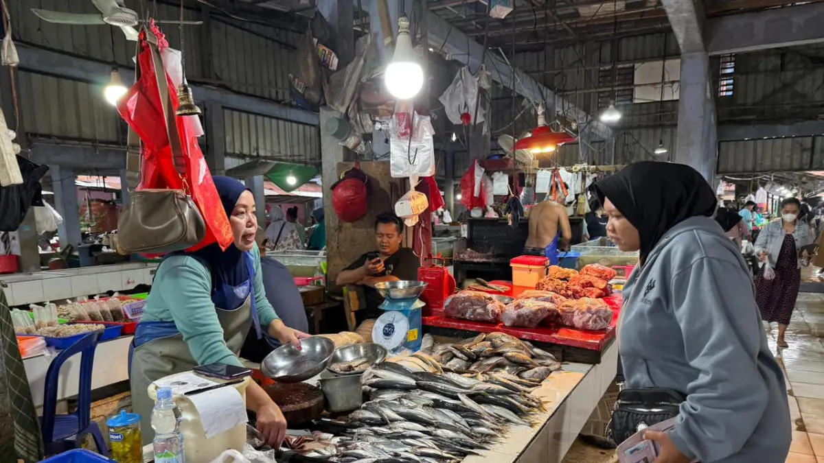 TANGKAPAN: Ikan layang mengalami kenaikan harga akibat gangguan cuaca yang memengaruhi hasil tangkapan nelayan. (RORO/KP)