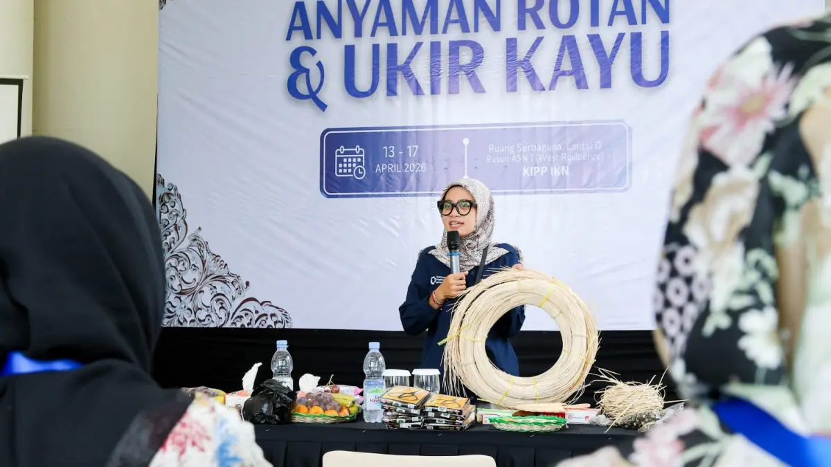 Warga di sekitar IKN dilatih memanfaatkan kayu dan rotan untuk ekonomi kreatif mulai 13-17 April 2026.(oikn/kp)