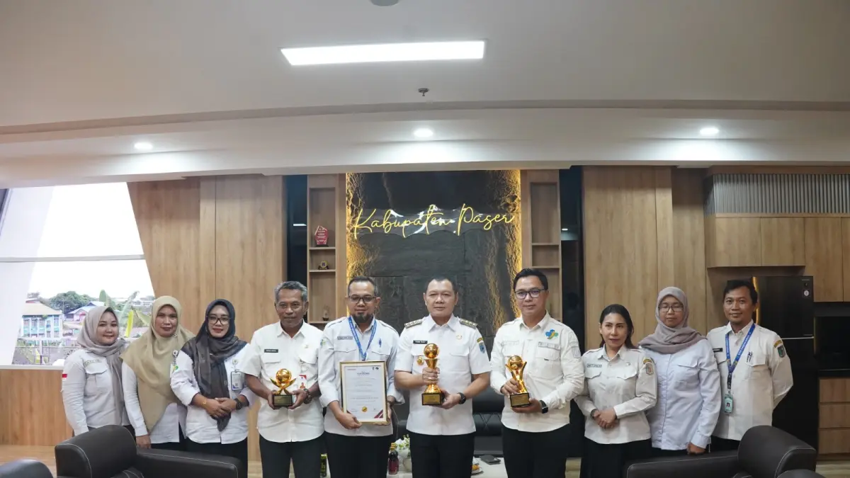 Manajemen RSUD Panglima Sebaya Paser saat memaparkan hasil penghargaan kepada bupati, Rabu (15/4/2026). (IST)

&nbsp;



&nbsp;