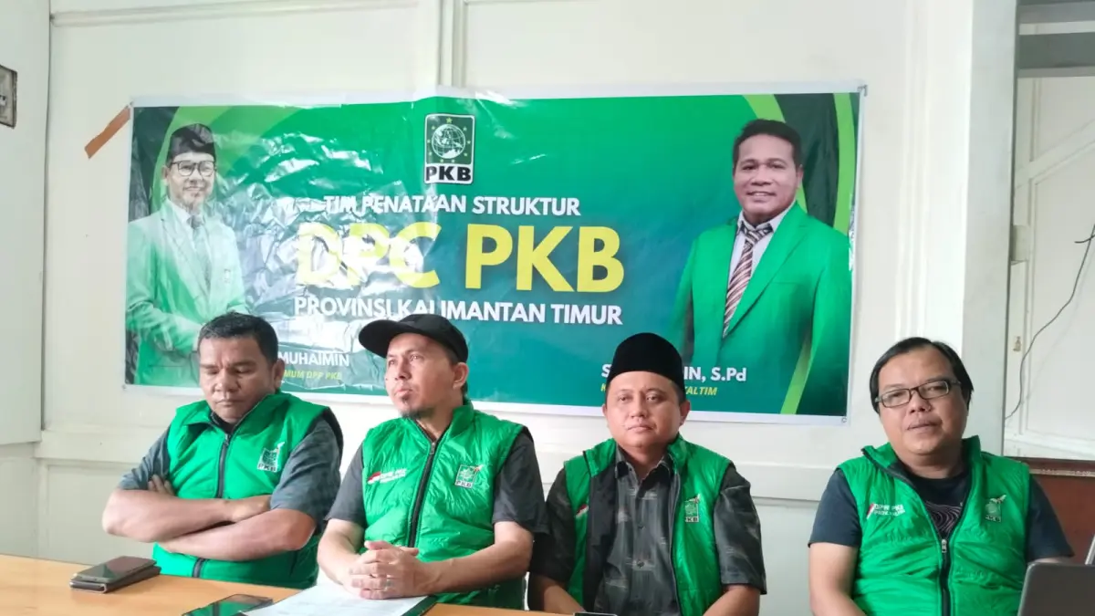 PETA KEKUATAN: Ketua Tim Penataan Struktur DPC PKB Kaltim, Michael Adams, saat memberikan keterangan pers mengenai hasil penjaringan calon Ketua DPC se-Kaltim di Samarinda. Sebanyak 18 kandidat akan diuji langsung oleh tim dari DPP PKB pusat pada 20 April mendatang. (FOTO: BAYU ROLLES/KP