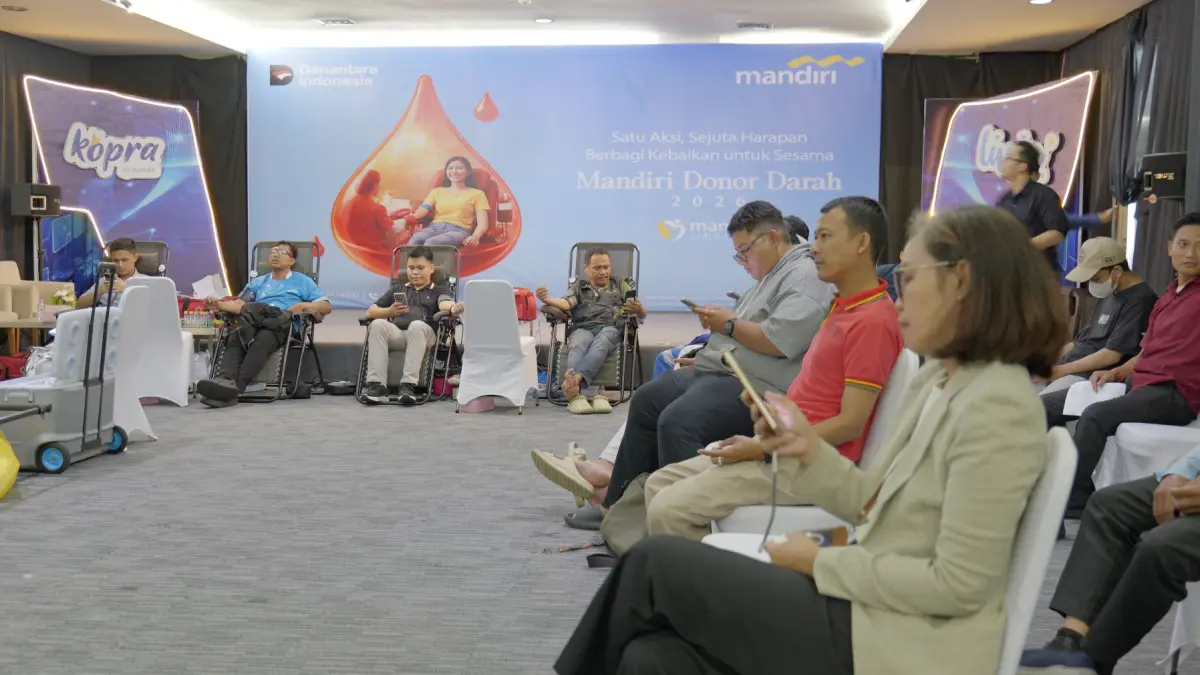 SETETES BEGITU BERARTI: Menggandeng PMI, donor darah di Balikpapan tidak hanya melibatkan karyawan Bank Mandiri, tetapi juga masyarakat umum di sekitar wilayah operasional.