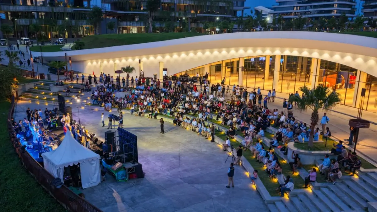 Suasana meriah konser musik Batak di Amphitheater Plaza Seremoni Kawasan Inti Pusat Pemerintahan, Ibu Kota Nusantara, Rabu (15/06/2026), yang menghadirkan harmoni budaya dan kebersamaan lintas masyarakat. (OIKN/KP)