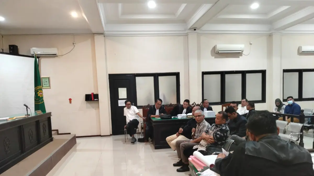 UJI FAKTA: Sersidangan dugaan penyalahgunaan dana hibah DBON Kaltim di Pengadilan Tipikor Samarinda. Tujuh saksi internal dihadirkan untuk memberikan keterangan terkait mekanisme honorarium dan pengelolaan anggaran yang sempat menjadi temuan BPK. (BAYU ROLLES/KP)