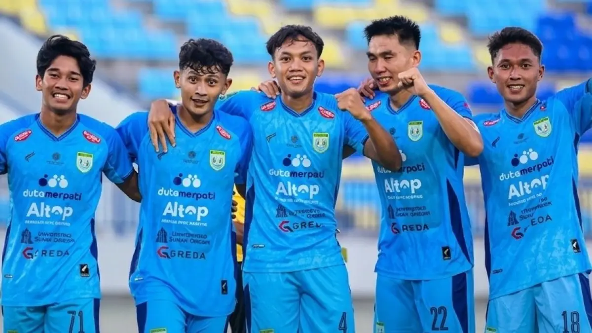  
Pemain Persela Lamongan berselebrais usai menaklukkan Persipal Palu dengan skor 7-1 dalam laga Championship di Stadion Surajaya, Sabtu (18/4/2026).