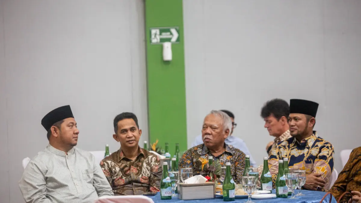 KOLABORASI PENYANGGA IKN: Bupati PPU Mudyat Noor (kiri) saat menghadiri Halal Bihalal bersama Wali Kota Balikpapan Rahmad Mas