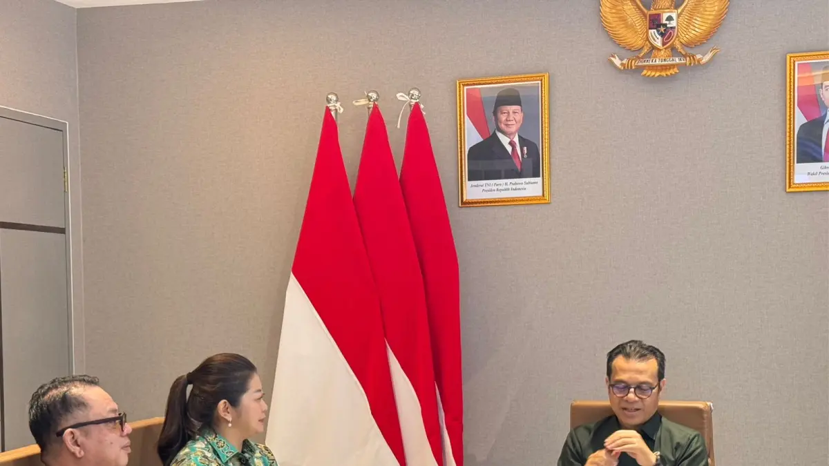 Bupati Mahulu Angela Idang Belawan didampingi Sekkab Dr Stephanus Madang saat audiensi dengan Wakil Menteri Komdigi di Jakarta, Kamis (16/4). (PROKOPIM)

&nbsp;

&nbsp;