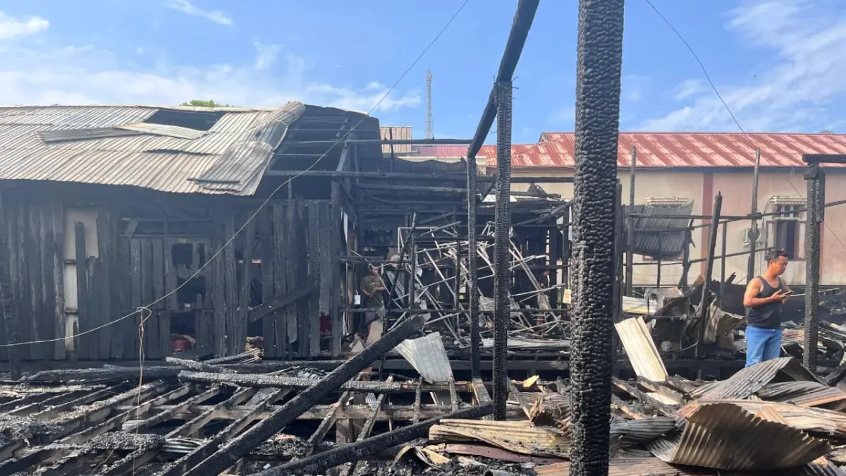 DIAMUK API: Kebakaran menghanguskan tiga rumah di Desa Sepaso, Bengalon, Kutai Timur, Sabtu (18/4).&nbsp;