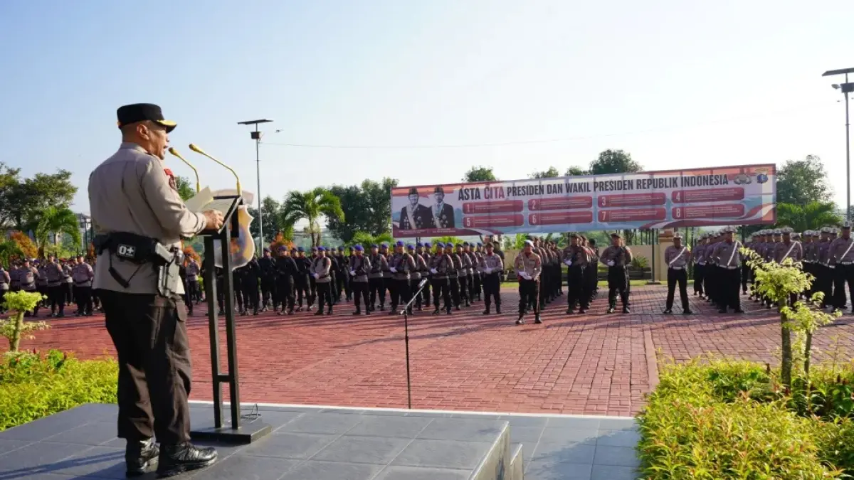 KHIDMAT: Upacara Hari Kesadaran Nasional digelar di Lapangan Apel Mapolda Kaltim dan diikuti pejabat utama hingga personel.