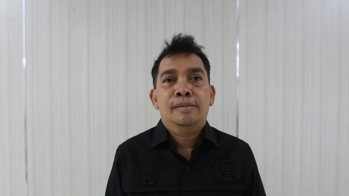 Ketua DPRD Balikpapan, Alwi Al Qadri, memberikan keterangan terkait temuan selisih progres pembangunan RS Sayang Ibu.
