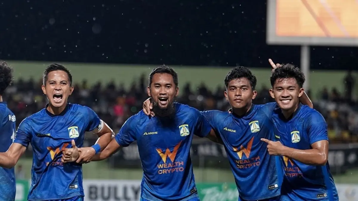 OPTIMIS: Abdul Rachman (kiri) optimistis Beruang Madu bisa jauhi zona bahaya. MO PERSIBA UNTUK KP