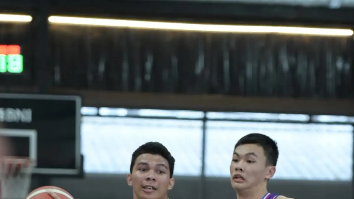 PERTARUNGAN KETAT: Duel sengit tersaji saat dua tim kuat Bluesky bersua Sonic Samarinda di KBL 2026. 
