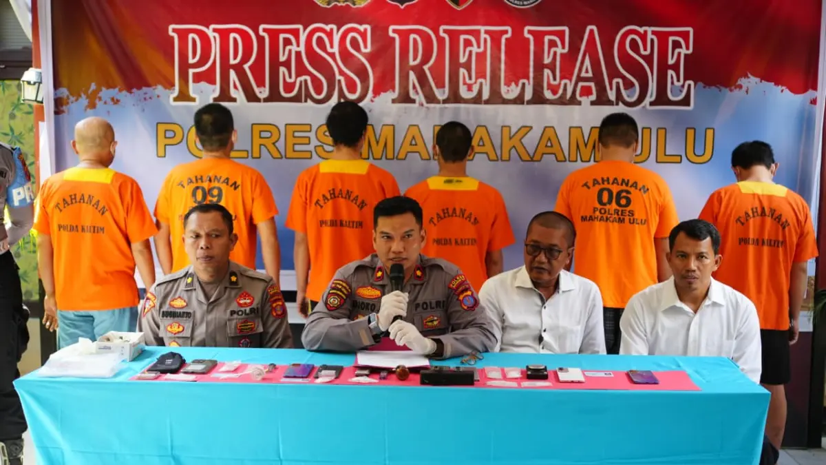 Wakapolres Mahulu Kompol Djoko Purwanto saat memberikan laporan pada press release di Mako Polres Mahulu, Senin (20/4/2026). (JODY KRISTIANTO/KP)

&nbsp;