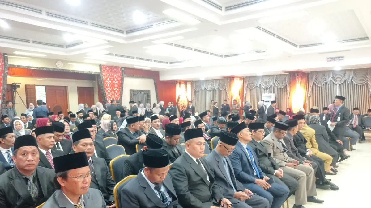 DIAMBIL SUMPAH: Sejumlah pejabat di lingkup Pemkot Bontang digeser ke posisi baru pada rotasi jabatan kali ini. (ADIEL KUNDHARA/KP)

&nbsp;