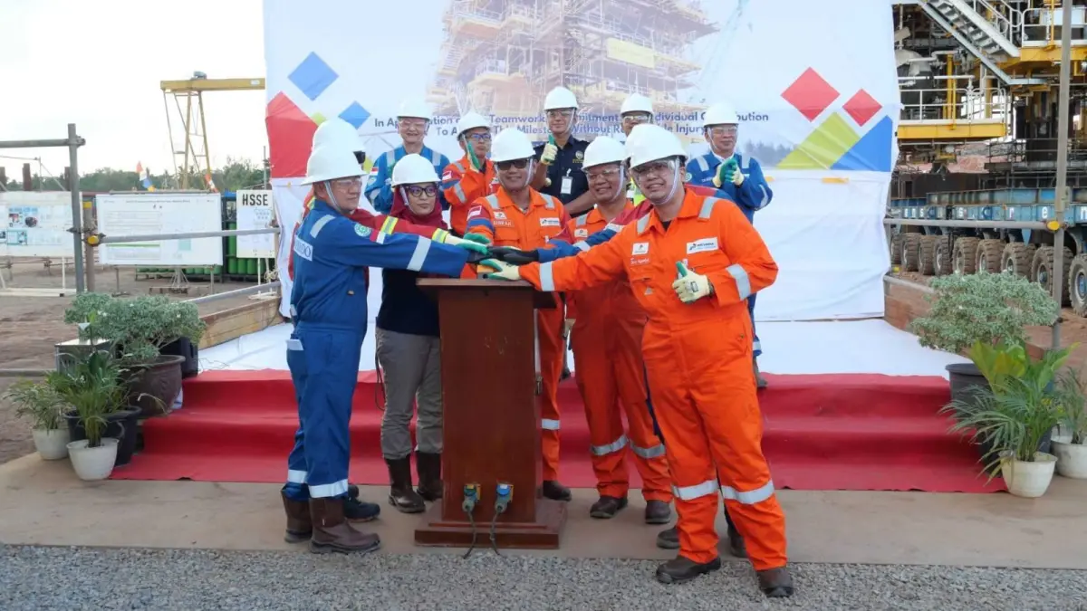 DUKUNG PRODUKSI GAS: Seremoni Load Out dan Sail Away Topside di fasilitas fabrikasi milik PT Meindo Elang Indah, Tanjung Pinang, Kepulauan Riau, pada 17 April lalu.
