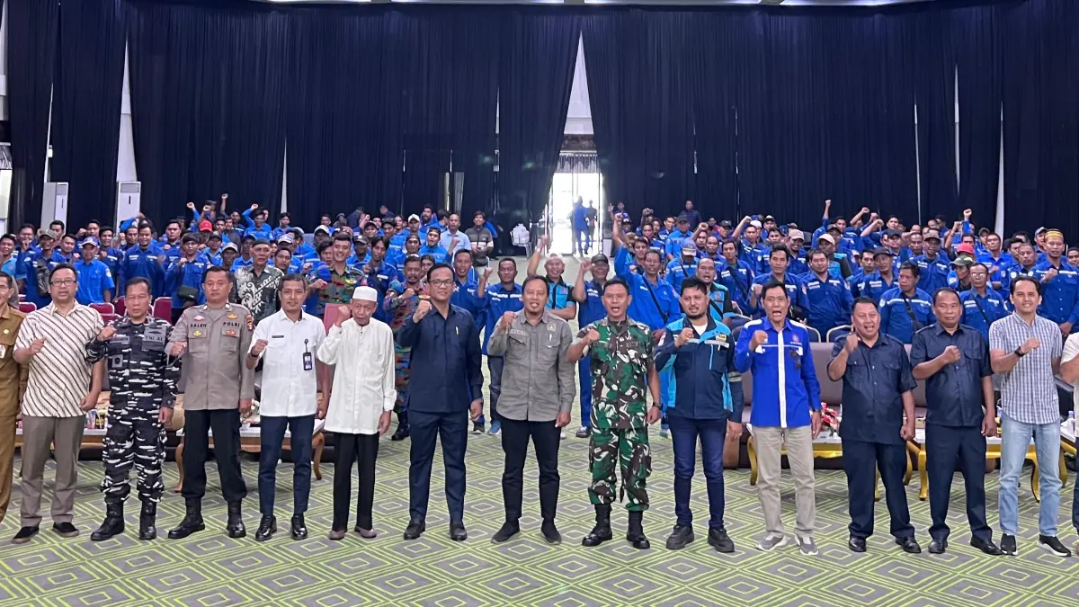 MAJU BERSAMA:  Rapat Anggota Tahunan (RAT) XXXIII Tenaga Kerja Bongkar Muat (TKBM) Sumber Karya Pelabuhan Kabupaten Paser tahun buku 2025 digelar Selasa (21/4/2026). (NAJIB/KP)