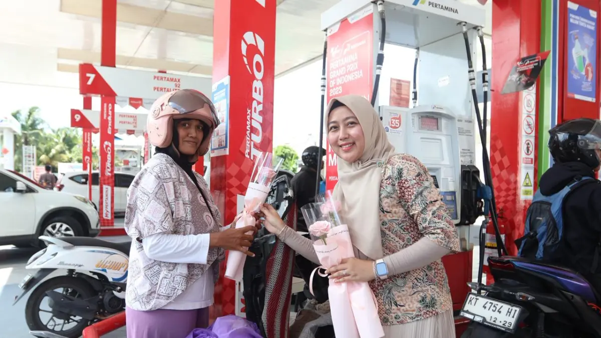 SABAN TAHUN: Kegiatan Sapa Konsumen di Hari Kartini oleh PPN Regional Kalimantan digelar di SPBU Pertamina 61.761.03 - MT Haryono Balikpapan, Selasa (21/4).