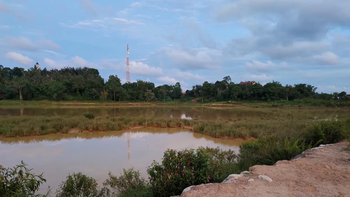 TERKENDALA: Rencana proyek revitalisasi Waduk Kanaan yang digadang-gadang dimulai tahun ini harus ditunda akibat keterbatasan anggaran. ADIEL KUNDHARA/KP