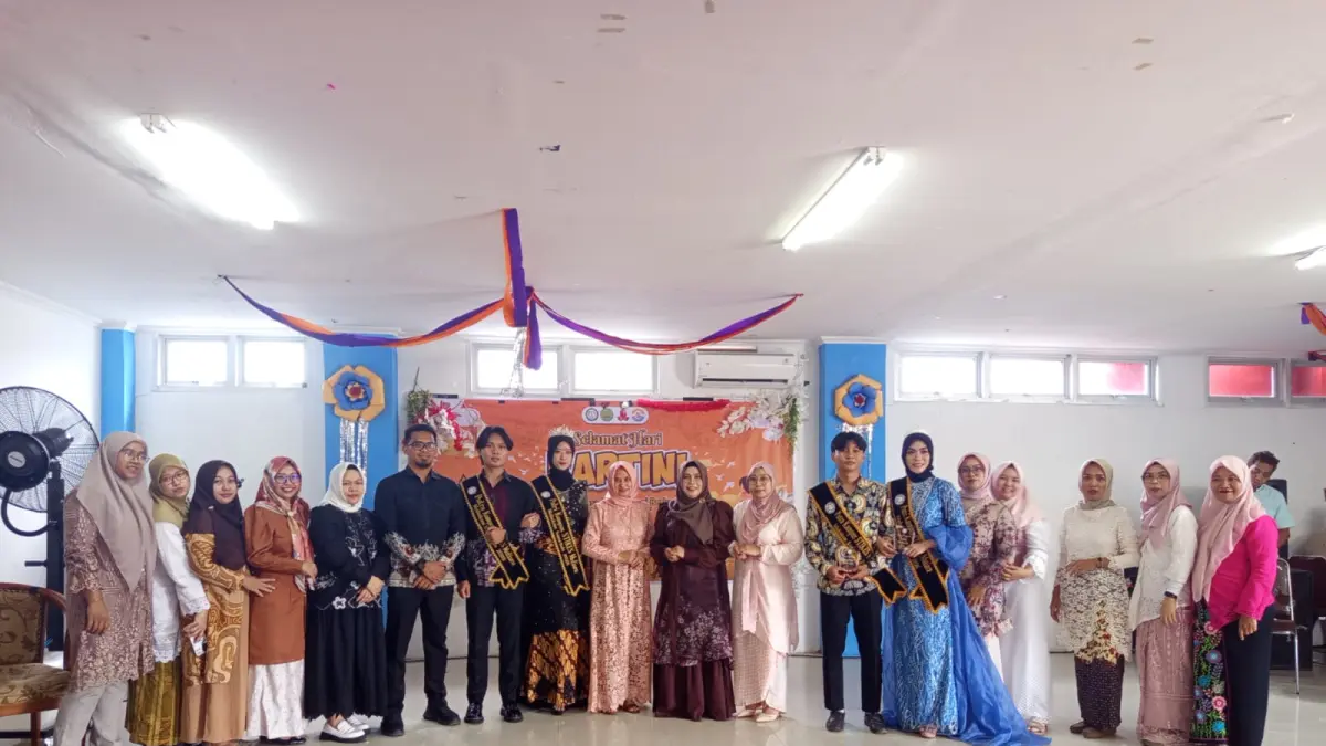 Perayaan Hari Kartini di STIKES Mutiara Mahakam Samarinda.