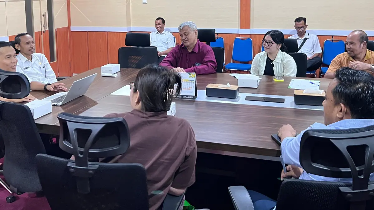 SINERGI: Sekretariat DPRD Paser menerima kunjungan tim kajian percepatan pembangunan dan inovasi daerah Universitas Mulawarman, Rabu (22/4). (NAJIB/KP)