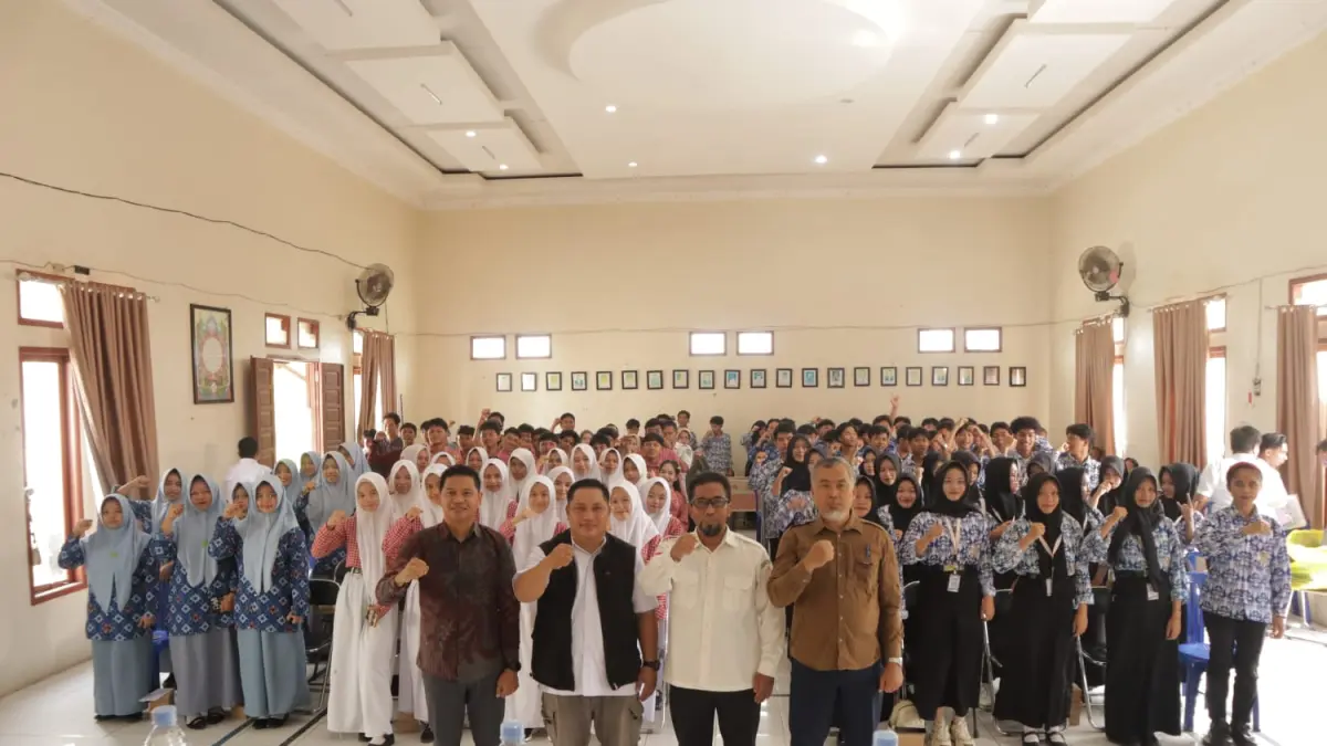  TAMBAH WAWASAN: Pelajar dan pemuda di Kecamatan Muara Komam mendapatkan materi tentang pengawasan pemilu dan demokrasi dari Bawaslu Paser, Rabu (22/4/2026). 