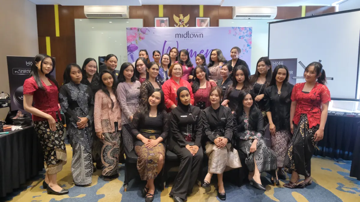 Beauty Class dan Talkshow Hari Kartini 2026 di Midtown Hotel Samarinda dorong karyawati tampil percaya diri dan berkembang.