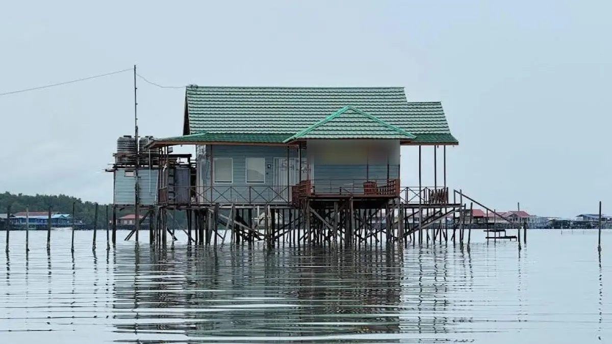 GENJOT PENDAPATAN: Bapenda Bontang terus melakukan pendataan untuk guest house maupun vila di wilayah pesisir untuk masuk sumber penerimaan kas daerah melalui pajak. (ADIEL KUNDHARA/KP)