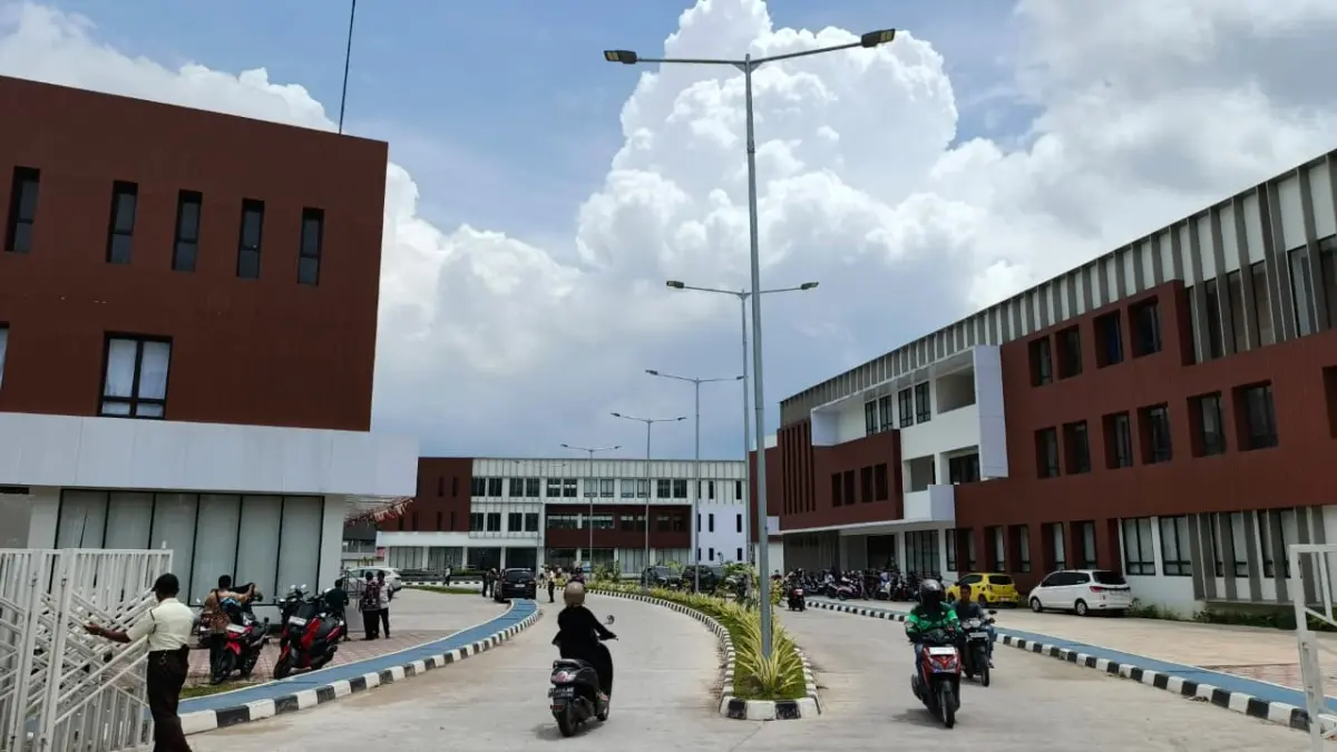 JADI PERHATIAN: Salah satu lokasi yang dikunjungi Pansus LKPj, Sekolah Terpadu Samarinda yang terdiri dari SD 028 Sungai Kunjang, SMP 16, dan SMA Prestasi Samarinda. HAFIZ/KP