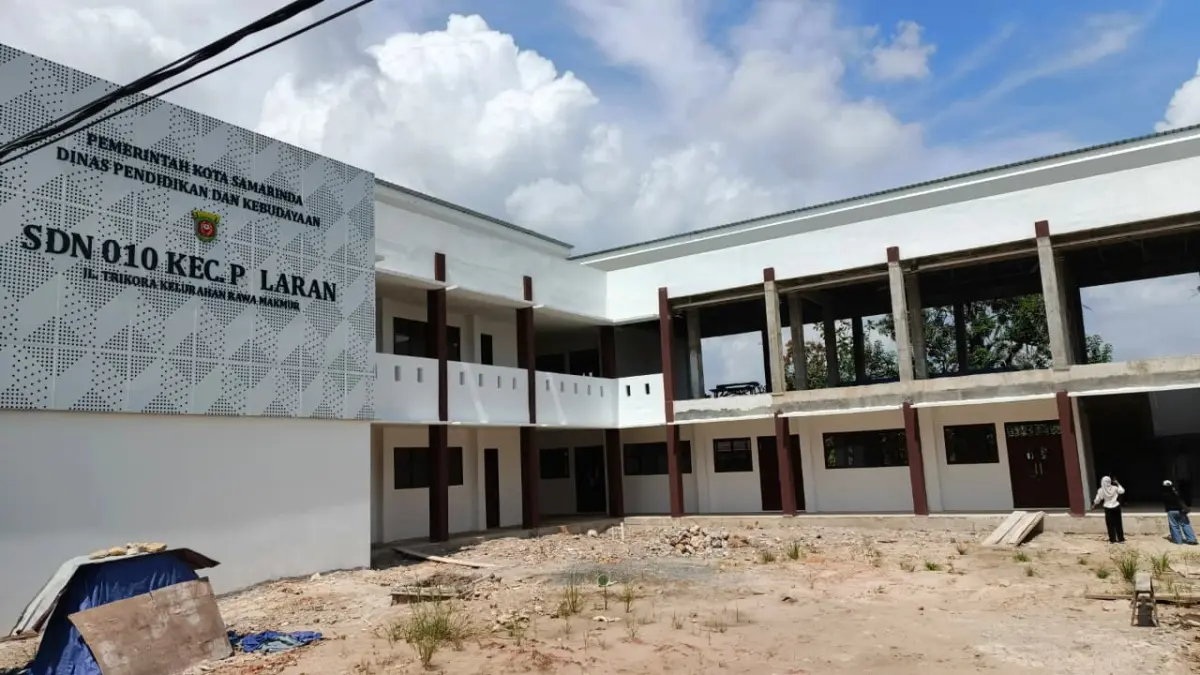 MANDEK: Progres pembangunan SD 010 Palaran belum rampung, membuat siswa masih belajar bergantian dan menumpang di sekolah lain.