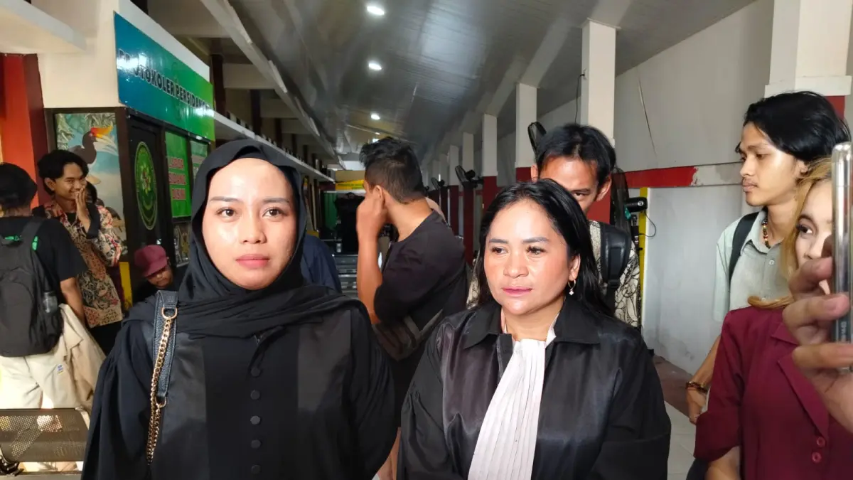 Andi Wahyuni dan Sefmi Safarina. Kuasa hukum empat mahasiswa yang terjerat kasus perakitan molotov. (Bayu/KP)