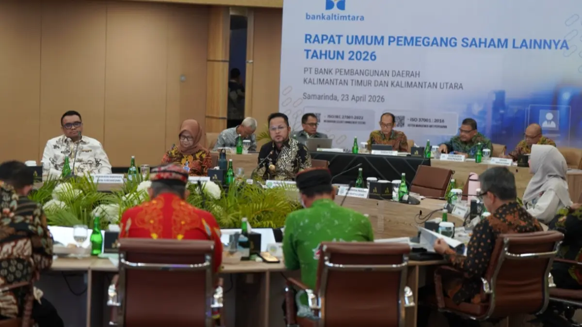 Gubernur Kaltim Rudy Mas’ud dan Gubernur  Kaltara Zainal Arifin Paliwang bersama seluruh pemegang saham, terdiri dari kepala daerah dan ada beberapa diwakilkan saat menghadiri RUPS Lainnya Bankaltimtara 23 April 2026. 