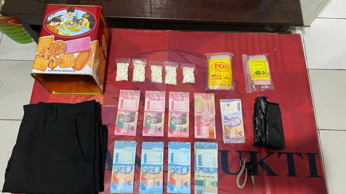 Kasus peredaran narkotika dengan sejumlah barang bukti yang berhasil diungkap polisi di Paser. (IST)

&nbsp;

&nbsp;