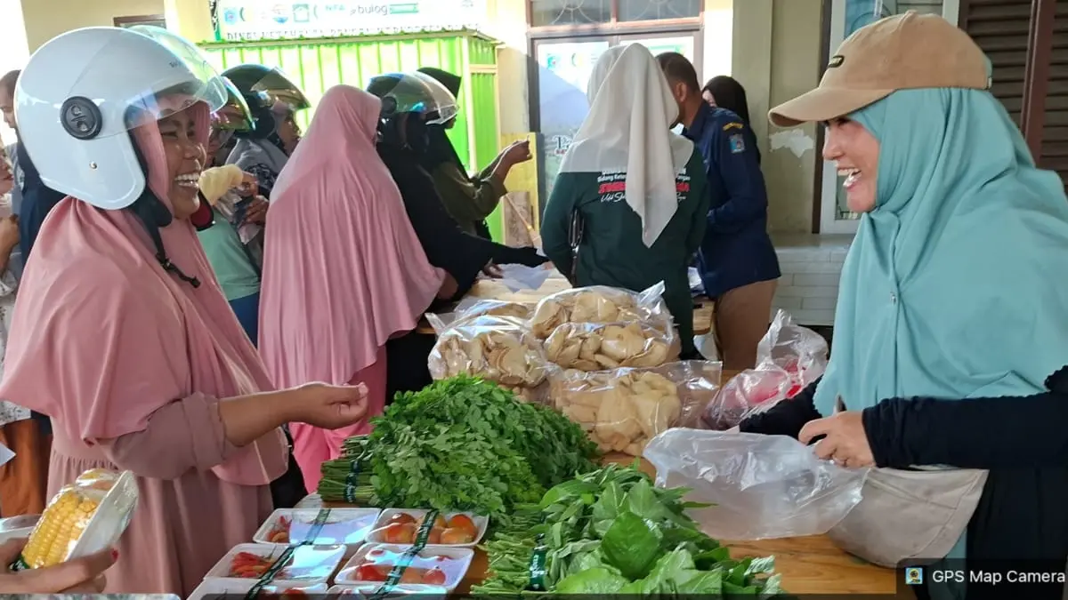 PANGAN MURAH: Gerakan Pangan Murah kembali digelar di Outlet Pangan Paser pada Jumat (24/4/2026).