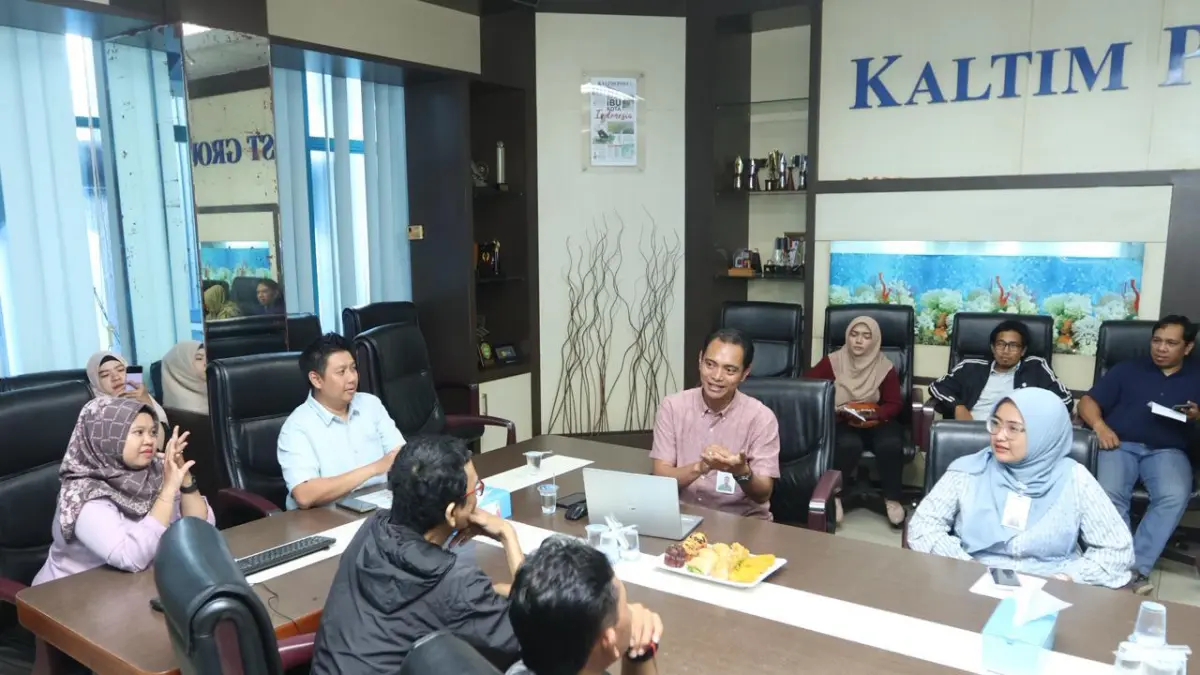 PRODUKTIF: Pawning Sales Officer BSI KCP Soekarno-Hatta, Alfred, mengungkapkan adanya perubahan perilaku finansial yang cukup signifikan pada generasi muda Balikpapan. ANGGI/KP