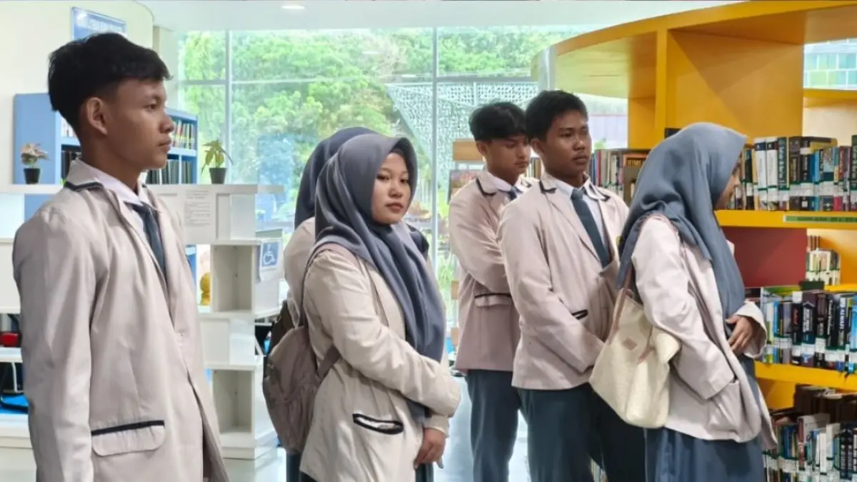 MENINGKAT: Kegiatan kunjungan siswa ke Perpustakaan Samarinda. IST/KP