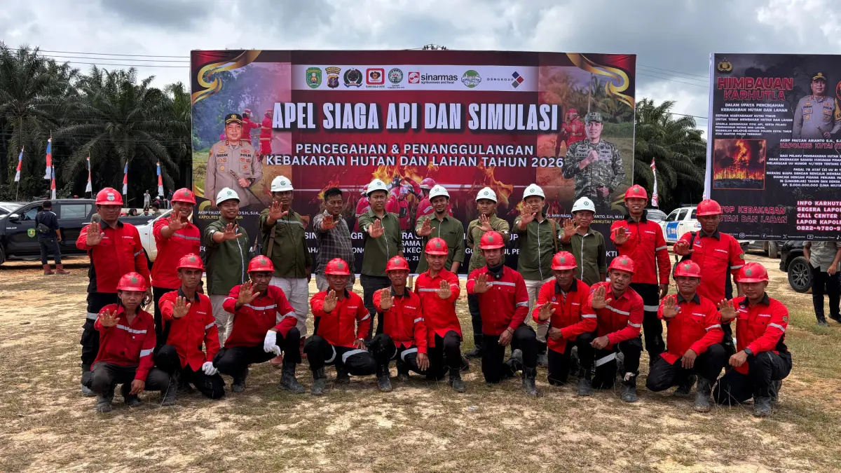 Personel gabungan TNI-Polri, perusahaan, dan Masyarakat Peduli Api mengikuti apel siaga dan simulasi penanggulangan karhutla di Muara Wahau.